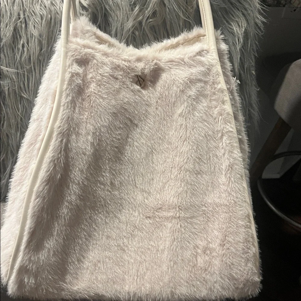 Victoria’s Secret Faux fur tote bag - Picture 7 of 8